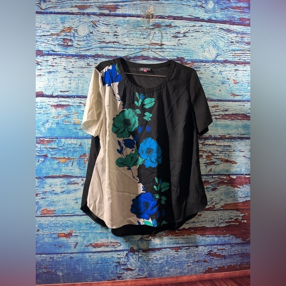 Vince Camuto Beautiful Black & White Floral Sleeve Shirt Top Womans Plus